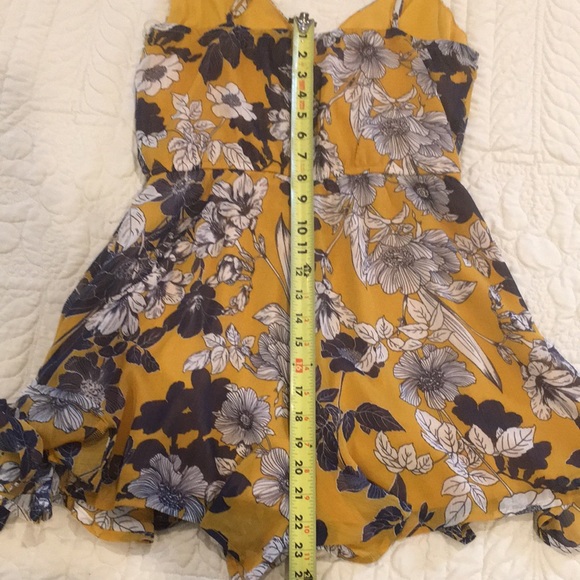 Trixxi Ruffle Romper Yellow Floral Medium - Picture 15 of 16